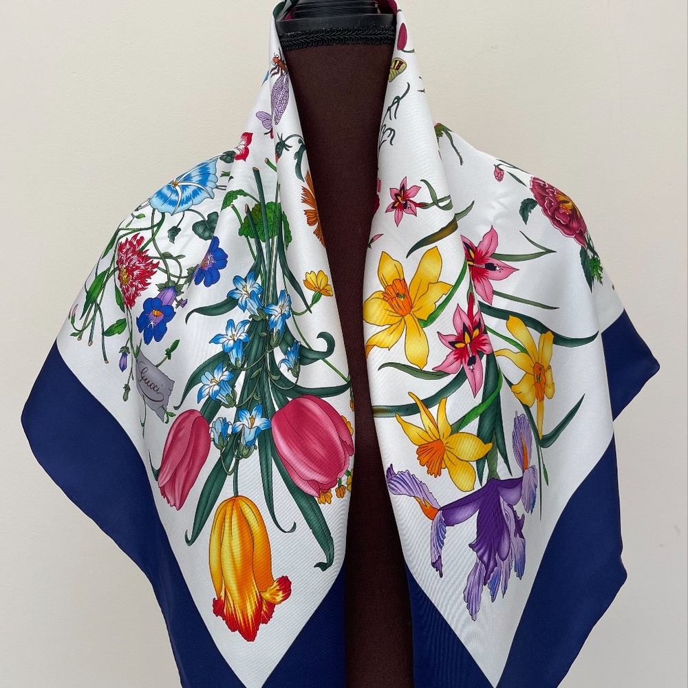 Display # 2 Gucci Scarf Flora Print Blue Border Wrap - Picture 4 of 13